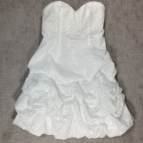 White Strapless All Over Eyelet Lace and Floral Short Dress  Size 3 - Picture 1 of 5